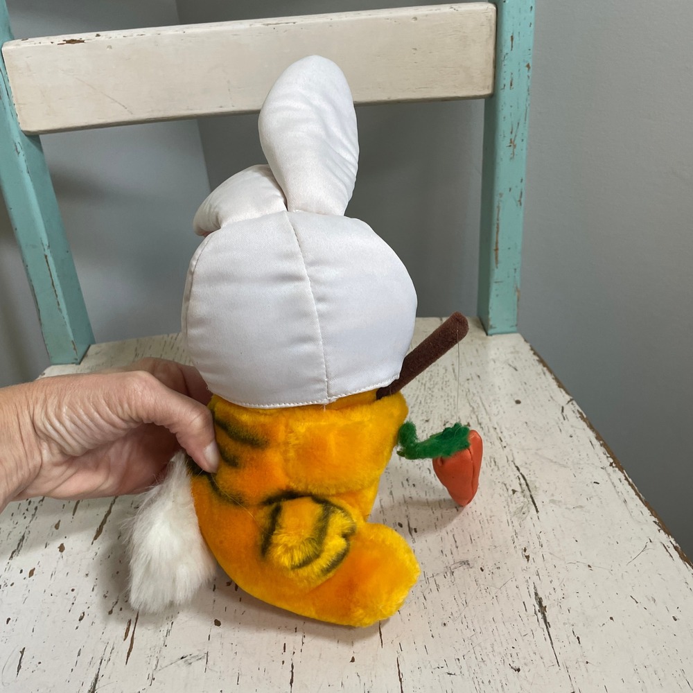 Vintage 1981 Dakin Garfield Easter Bunny Plush with Carrot 12" Stuffed Animal - Picture 5 of 10